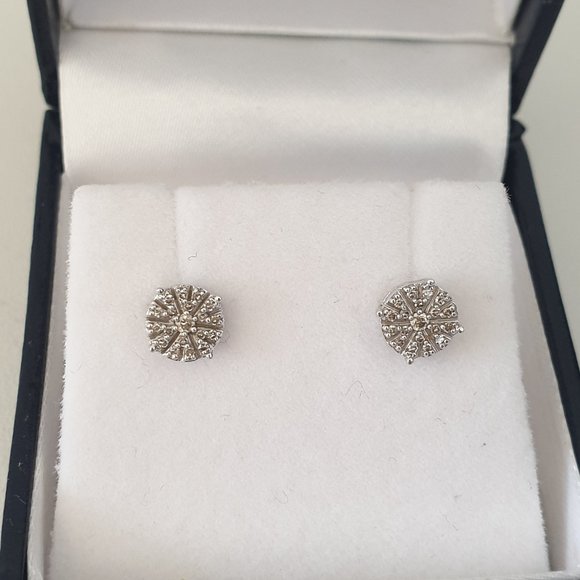 White gold diamond stud earrings (NWT) - Picture 3 of 8